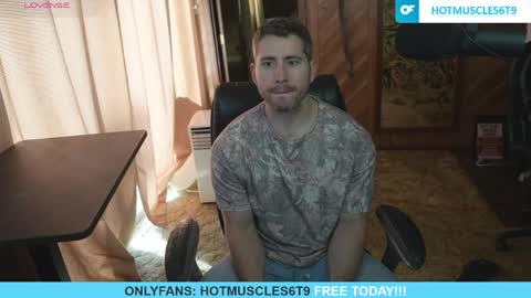 Snapshot of hotmuscles6t9 chatting on April 17, 2026, 2:42 pm hotmuscles6t9 online show from April 17, 2026, 2:42 pm