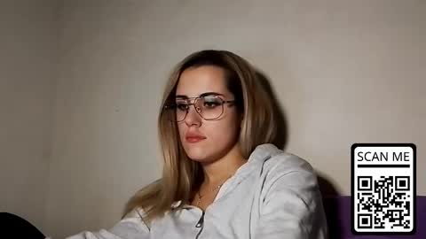 hotmusex online show from December 20, 2025, 4:03 pm