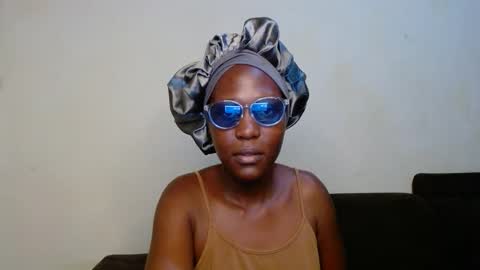 Snapshot of hotnelli chatting on October 21, 2025, 9:37 pm Rose online show from October 21, 2025, 9:37 pm