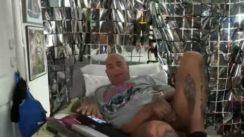 hotstuff775616 online show from April 8, 2026, 1:49 am