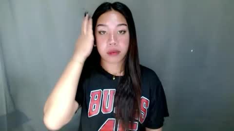 jelaigrande  online show from April 15, 2026, 10:32 pm