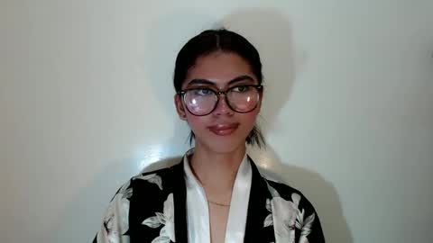 hottestdella69 online show from October 16, 2025, 1:56 pm