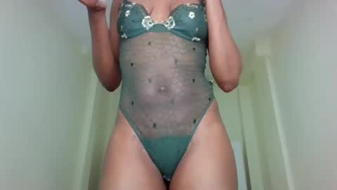 hottiequeen01 online show from September 16, 2025, 7:15 pm