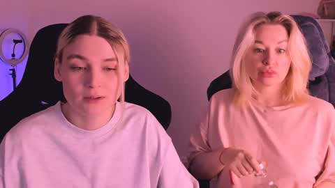 Nessie and Jessie online show from January 5, 2025, 3:23 pm