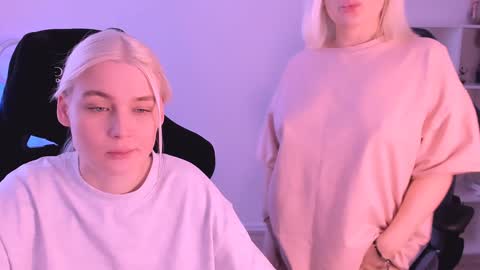 Nessie and Jessie online show from January 23, 2025, 9:39 am