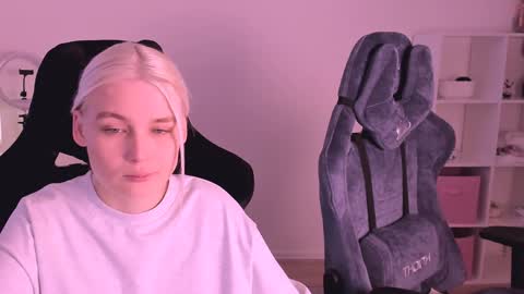 Nessie and Jessie online show from January 24, 2025, 6:57 am