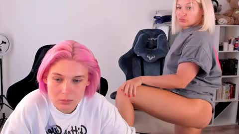 Nessie and Jessie online show from September 20, 2025, 10:27 am