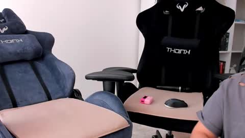 Nessie and Jessie online show from October 9, 2025, 11:19 am