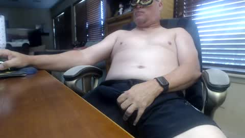 Snapshot of howardtheduc chatting on July 25, 2026, 5:43 pm Howard817 online show from July 25, 2026, 5:43 pm