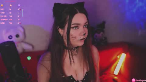 Mia online show from October 19, 2025, 5:35 pm