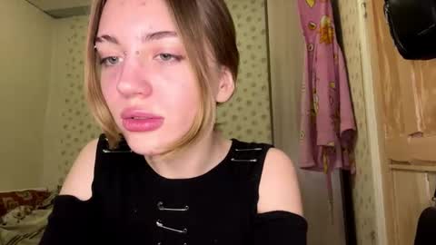 hsiuscherich online show from November 25, 2025, 10:26 am