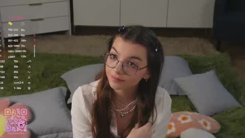 Snapshot of huba_booba chatting on October 16, 2025, 7:04 pm Diane online show from October 16, 2025, 7:04 pm