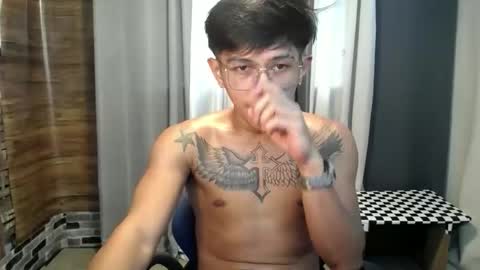 hugecockchristian online show from November 4, 2025, 4:44 am