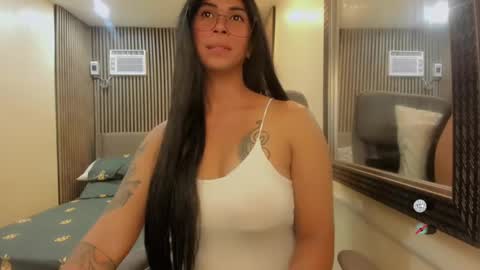 Snapshot of hugecockgoddessxxx chatting on January 5, 2025, 6:35 am Queen karen grey online show from January 5, 2025, 6:35 am