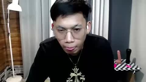 hugecockjames09 online show from October 17, 2025, 1:25 pm