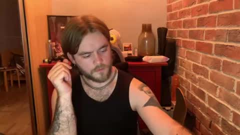 Snapshot of hugo__brad chatting on August 6, 2026, 9:06 pm Hugo online show from August 6, 2026, 9:06 pm