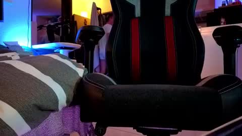 Hugo online show from December 30, 2024, 10:01 pm