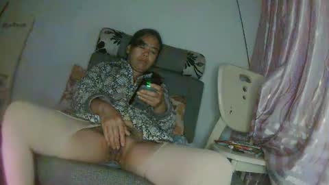 hujiajia520321431 online show from October 27, 2025, 9:08 pm