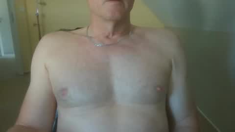 Snapshot of hundeleine chatting on May 4, 2026, 6:42 am hundeleine online show from May 4, 2026, 6:42 am