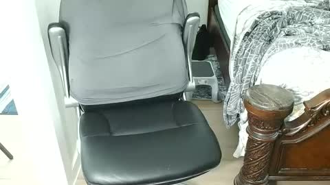 hung74u online show from September 28, 2025, 6:02 pm