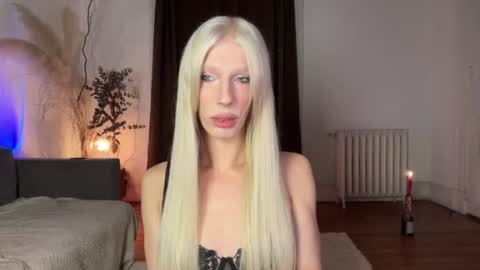 Snapshot of hung_angel_xxl chatting on June 15, 2026, 10:45 pm Alice help me reach 100 likes online show from June 15, 2026, 10:45 pm