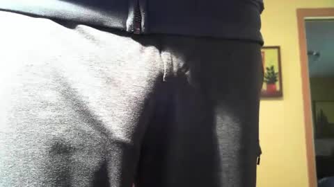 Big uncut cock dripping online show from January 4, 2025, 9:52 pm