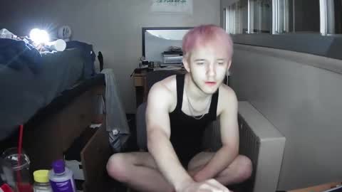 HungCollegeStud online show from April 21, 2026, 2:04 am