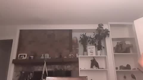 Snapshot of hungitalian40 chatting on August 4, 2026, 6:05 am hungitalian40 online show from August 4, 2026, 6:05 am