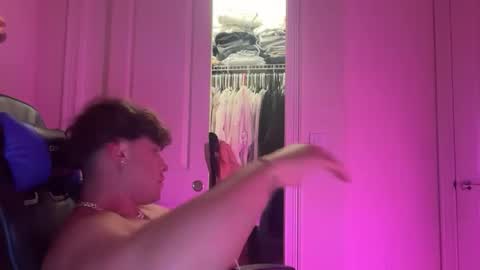 hungkingg22 online show from February 10, 2026, 5:44 am