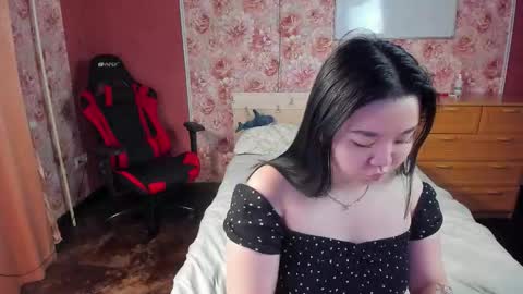 Snapshot of hungrybunny999 chatting on December 17, 2025, 9:59 am Nancy and Robert online show from December 17, 2025, 9:59 am