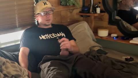 Snapshot of hungsingledad79 chatting on December 26, 2024, 7:27 pm HuingsingleDad79 online show from December 26, 2024, 7:27 pm