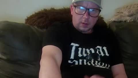 Snapshot of hungsingledad79 chatting on March 13, 2026, 8:32 am HuingsingleDad79 online show from March 13, 2026, 8:32 am