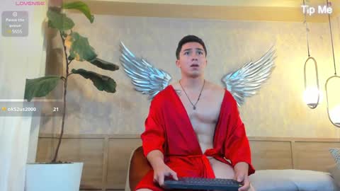 hunk_ryan online show from December 6, 2024, 3:55 pm