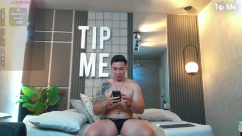 hunk_ryan online show from December 19, 2024, 1:40 pm