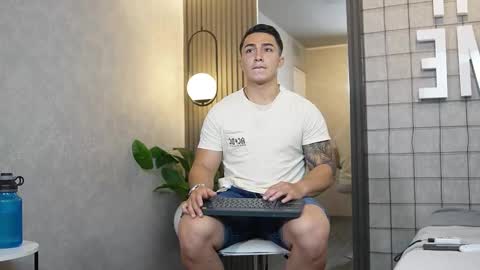 hunk_ryan online show from February 23, 2025, 2:57 pm