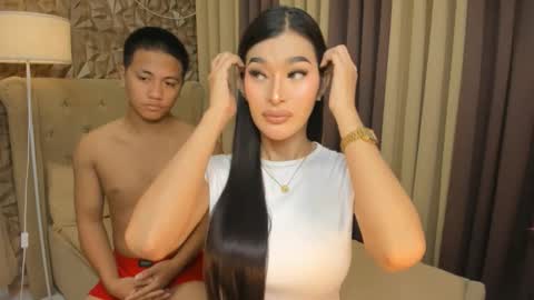 hunkhomerontop online show from December 2, 2025, 9:47 am