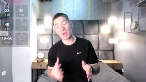 hunterheat_ online show from December 3, 2025, 11:52 am