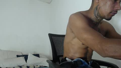 hunting_blondes online show from April 1, 2026, 3:53 pm