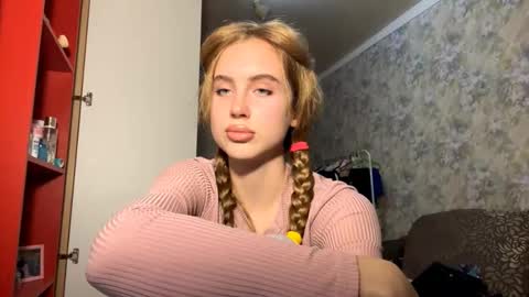 Snapshot of huongbaldinger chatting on November 12, 2025, 4:18 pm Gloria online show from November 12, 2025, 4:18 pm