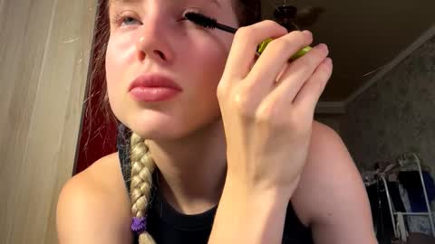 Snapshot of huongbaldinger chatting on November 23, 2025, 12:38 pm Gloria online show from November 23, 2025, 12:38 pm