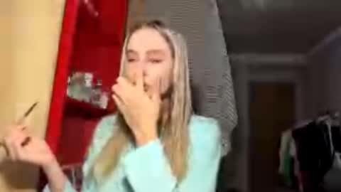 Snapshot of huongbaldinger chatting on November 25, 2025, 3:23 pm Gloria online show from November 25, 2025, 3:23 pm