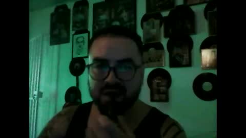 Snapshot of hurtadodirector chatting on April 30, 2026, 2:40 am hurtadodirector online show from April 30, 2026, 2:40 am