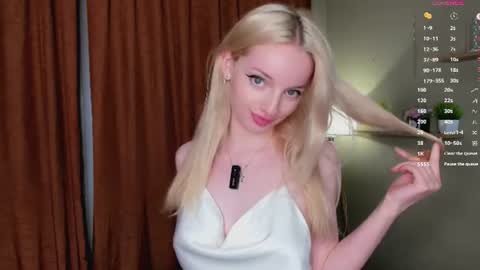 Snapshot of hypno_eyes_babe chatting on July 3, 2026, 4:02 pm Kate online show from July 3, 2026, 4:02 pm