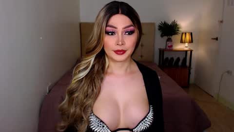 QUEEN SUSSIE BROWN online show from December 18, 2025, 2:39 am