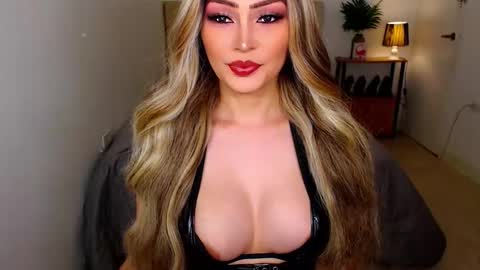 QUEEN SUSSIE BROWN online show from March 3, 2026, 7:36 am