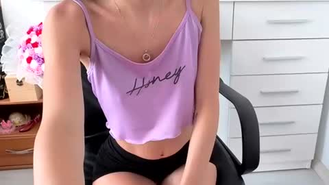 Scarllet online show from June 28, 2026, 4:02 pm