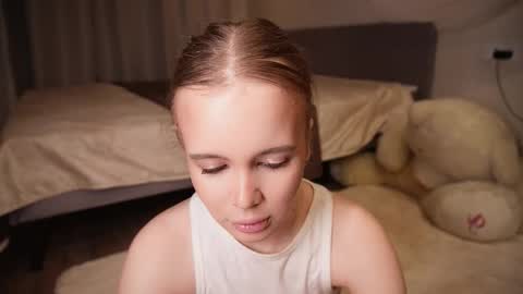 Snapshot of iamclaire_ chatting on December 14, 2025, 10:03 pm Claire online show from December 14, 2025, 10:03 pm