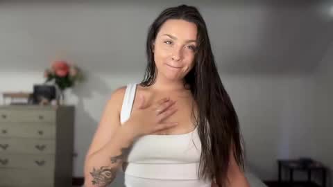 Crystal online show from September 29, 2025, 4:56 pm