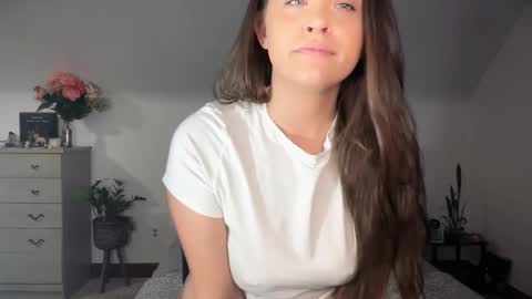 Crystal online show from November 7, 2025, 6:08 pm