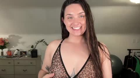 Snapshot of iamcrystalann chatting on May 27, 2026, 3:53 pm Crystal online show from May 27, 2026, 3:53 pm